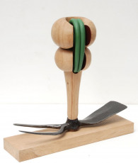 Headadze 2018 oak, steel, oil paint